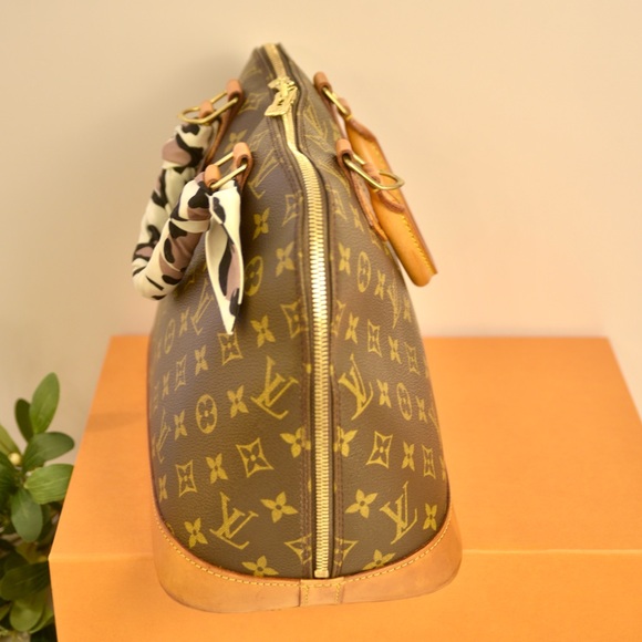Louis Vuitton Alma PM - Picture 3 of 15